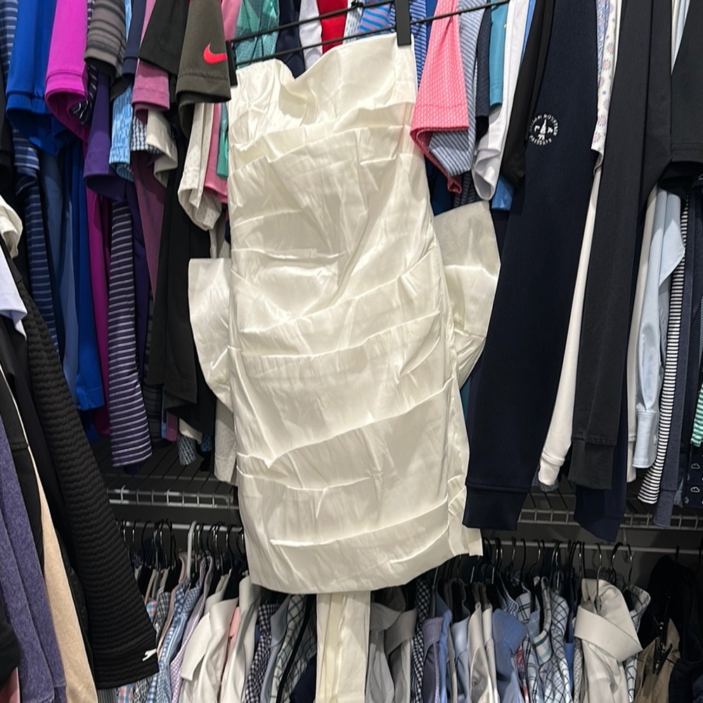 Elegant White Sleeveless Dress